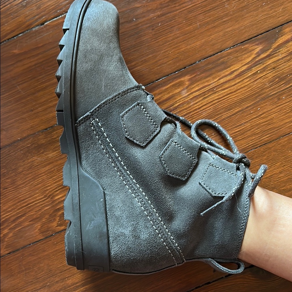 NWOT Ladies SOREL Suede Lace-Up Ankle Booties - Picture 2 of 7